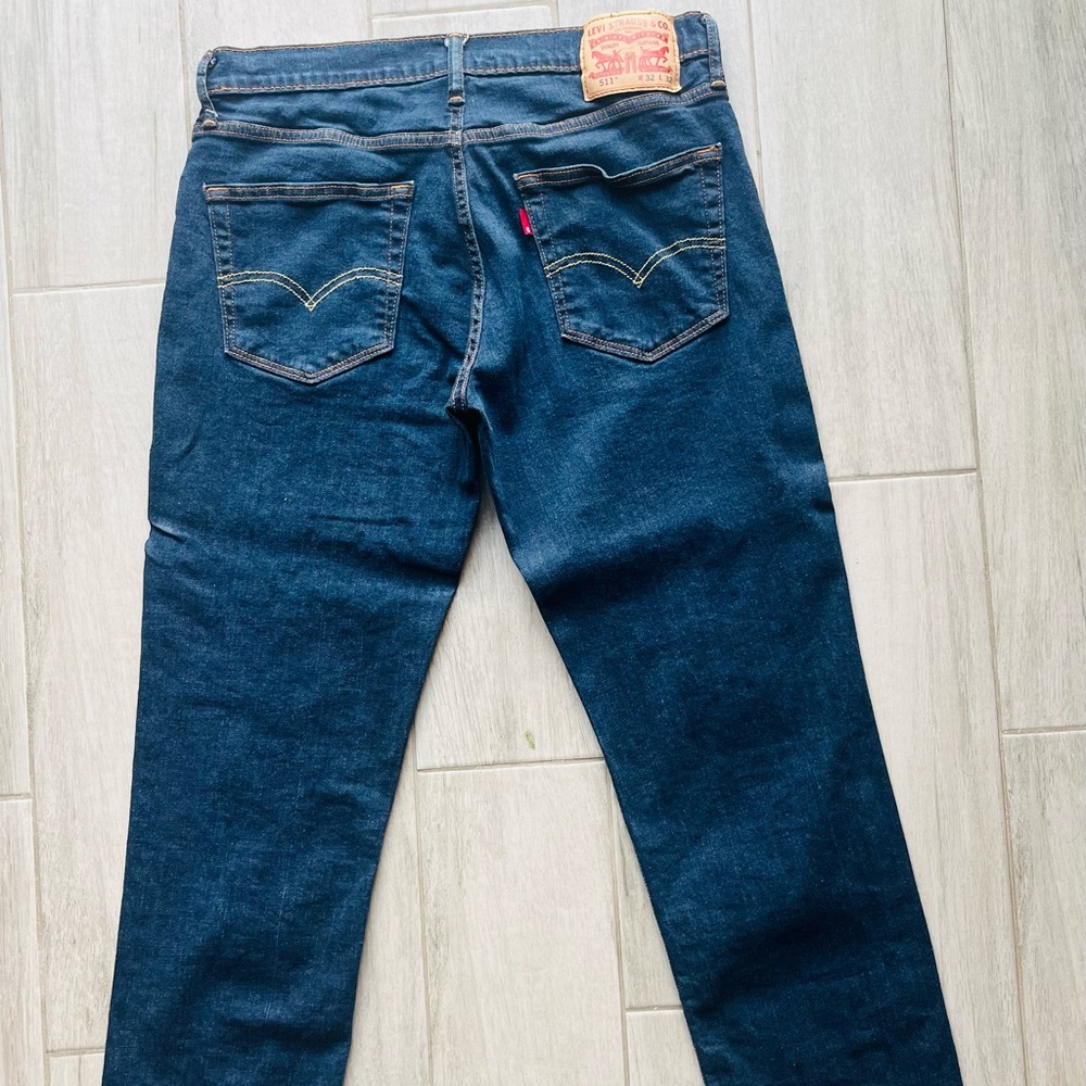 👖: Levi’s 511 Men’s Jeans